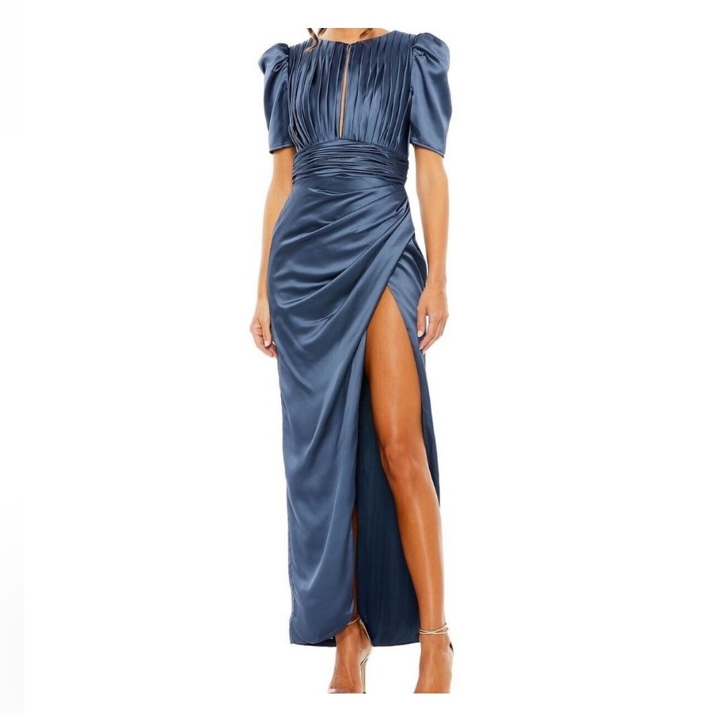 MAC DUGGAL PUFF SLEEVE PLEATED BODICE DRAPED GOWN IN MIDNIGHT BLUE SIZE 14